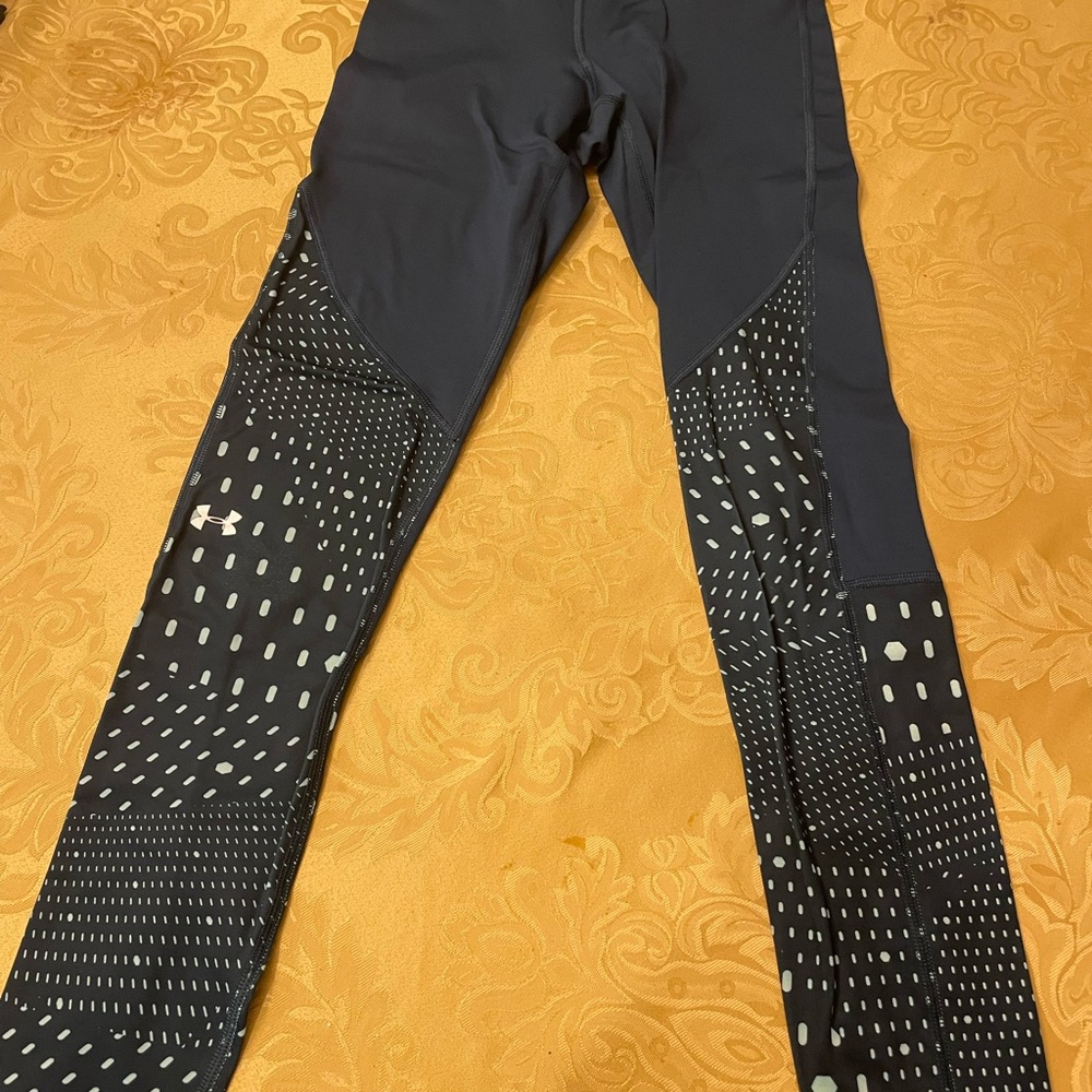 Under armour xs tights.